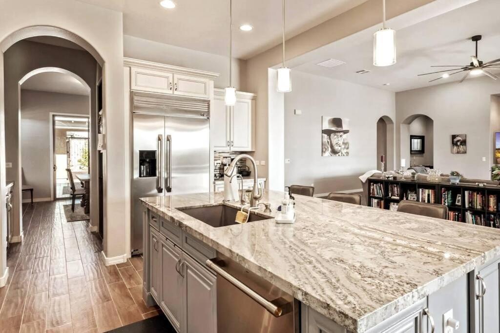 Phoenix Home With Heated Pool, Desert Views & Hot Tub Anthem Bagian luar foto
